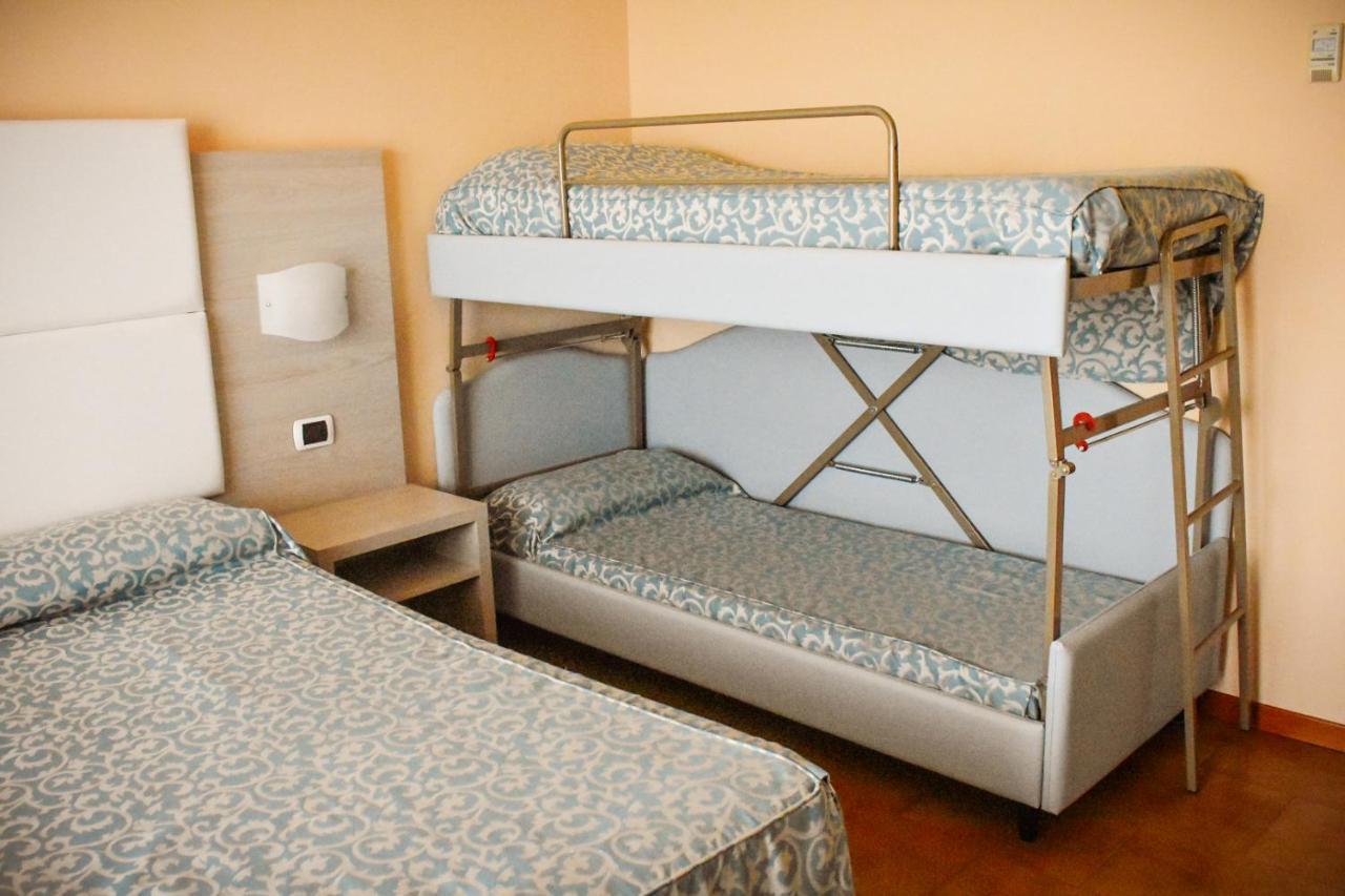 Hotel Costa Verde Торторето Экстерьер фото