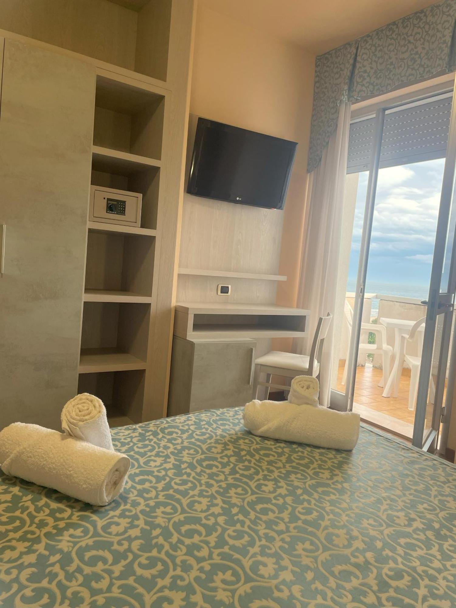 Hotel Costa Verde Торторето Экстерьер фото